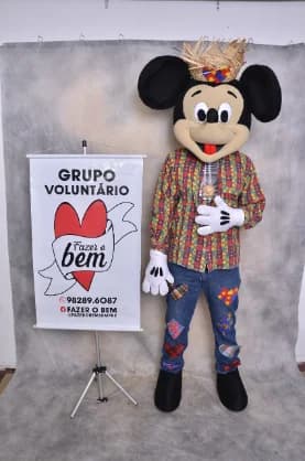 Personagem ou momento mágico com crianças