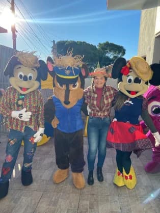Personagem ou momento mágico com crianças